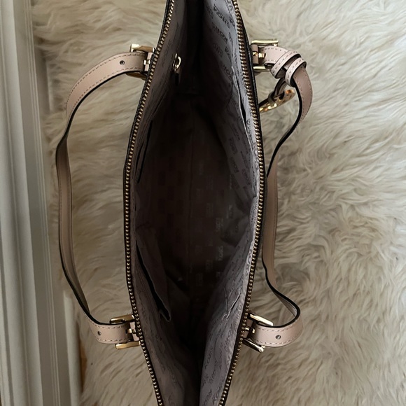 Michael Kors Leather Top-Zip Travel Tote Bag - Picture 2 of 7